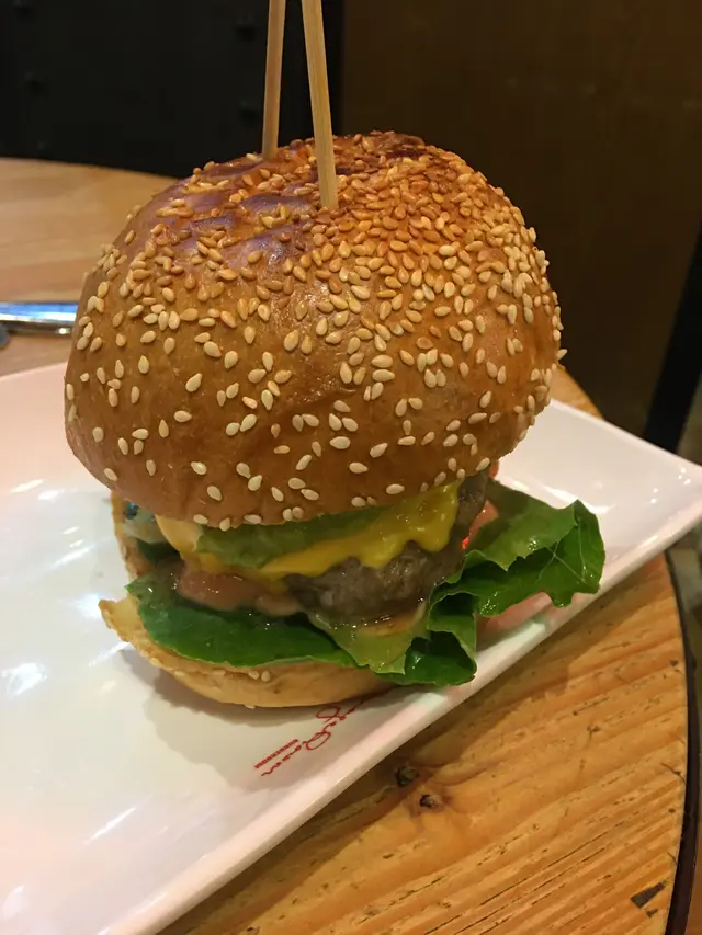 Guacamole Cheese Burger