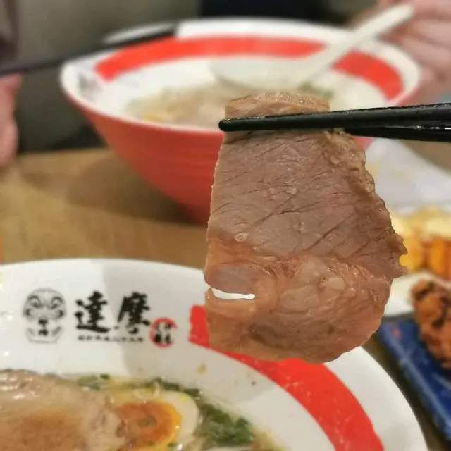 雞骨醬油湯底 (幼麵、豚肩)