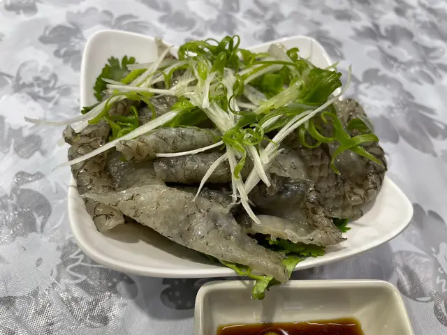 好香既麻油味，魚皮好爽口，配埋芫荽豉油芥辣，好野味，好適合做開胃前食
