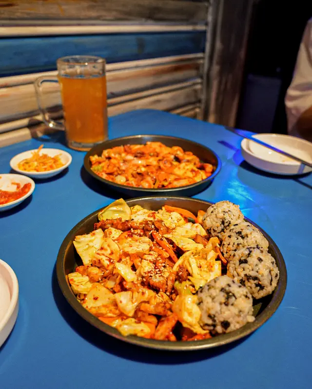 卜卜脆炒豬軟骨拼拳頭飯