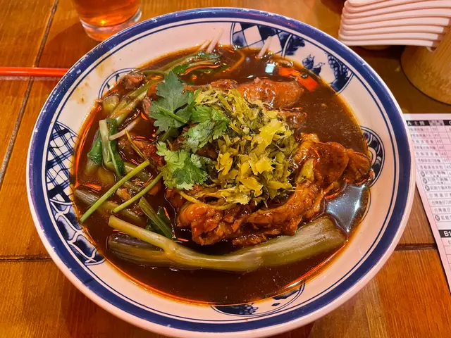 紅燒牛腩刀削麵 