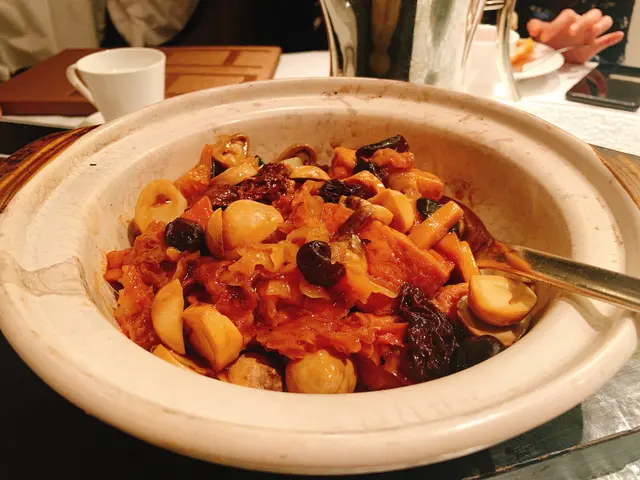 榆耳上素羊肚菌白靈菇豆腐煲