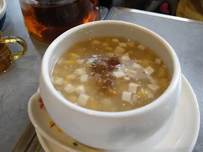 桃膠雪耳粟米豆腐湯