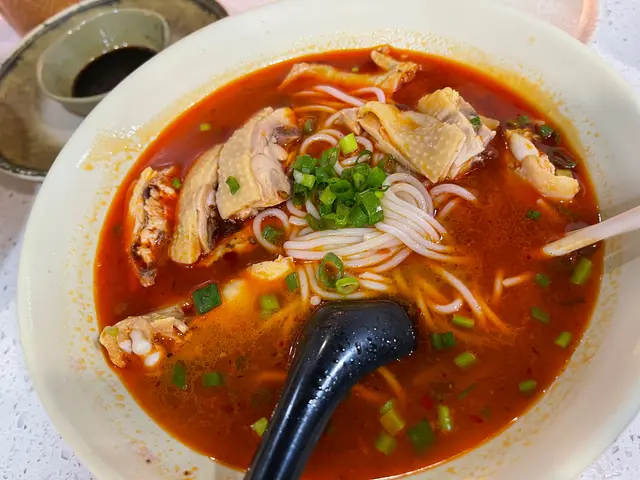麻辣湯底層次感豐富  雞肉完全柔嫩