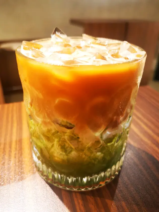 咖啡,加入鮮奶及抹茶,有獨特的口味