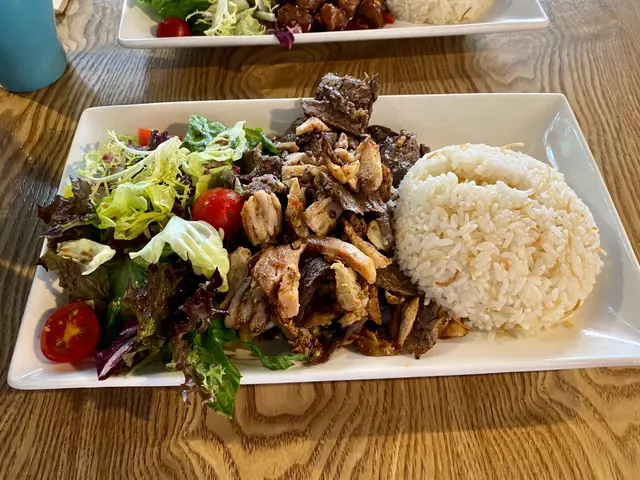 轉轉燒雞肉牛肉配油飯