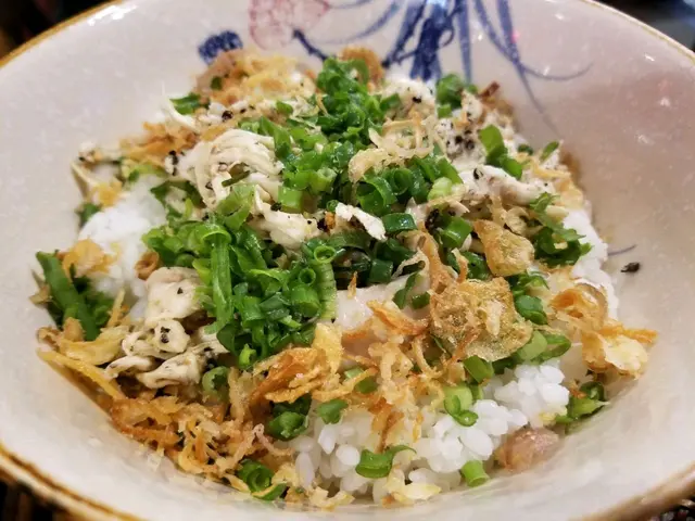 炙燒手撕雞伴雞油飯