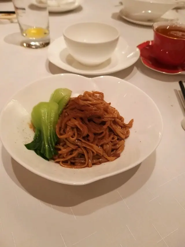 蝦子菇瑤炆伊麵