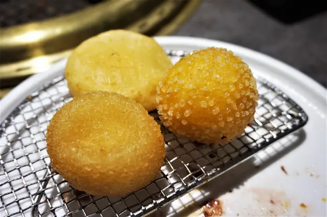 炸芝士年糕、椰汁流心球、榴槤炸彈