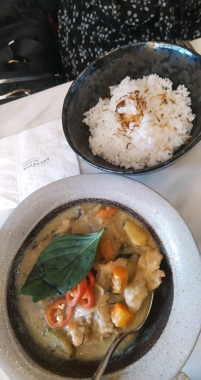 斑蘭青咖哩雞配白飯