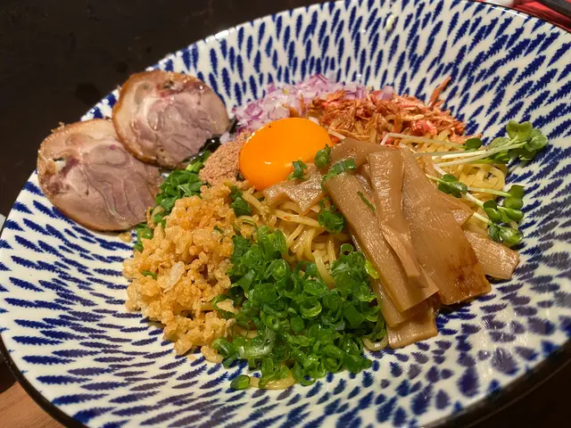 豚肉醬油魚介拌麵