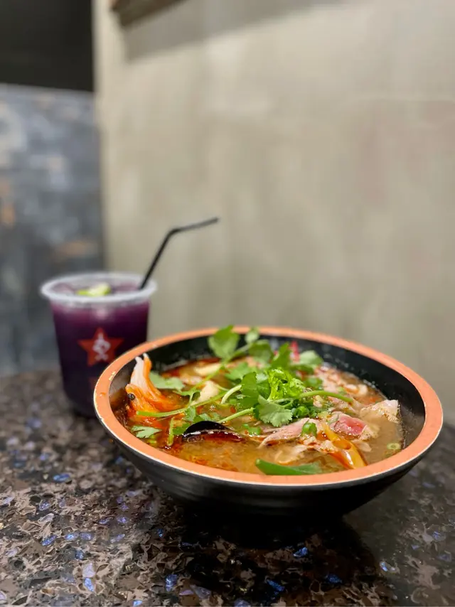 頂級美國肥牛冬陰功湯薯粉