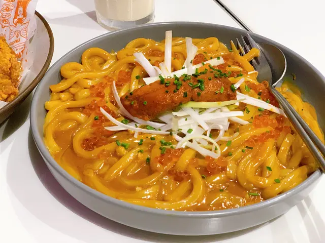 三文魚子海膽忌廉醬烏冬