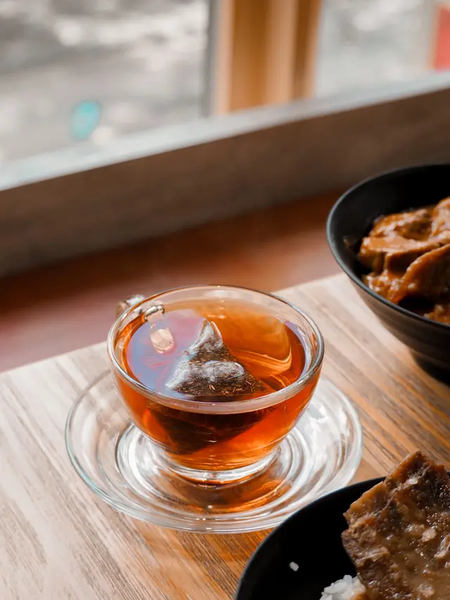 呢款係冇咖啡因嘅茶 聞落好重花香 味道比較清甜 配重口味嘅飯啱啱好