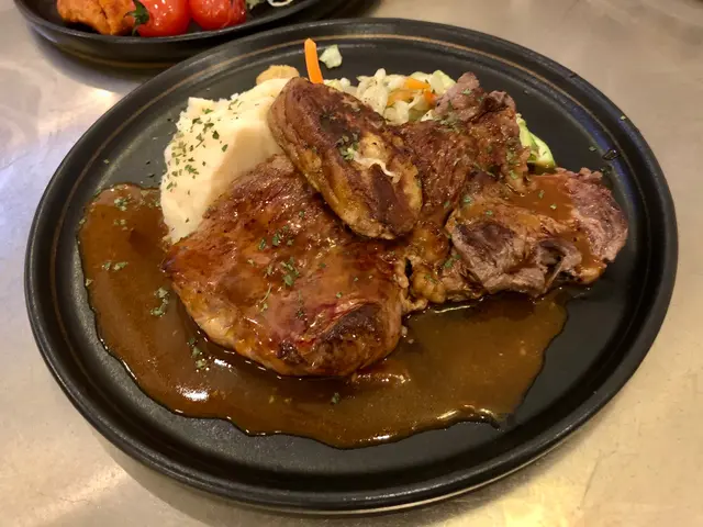 香煎鵝肝美國肉眼扒紅酒燒汁