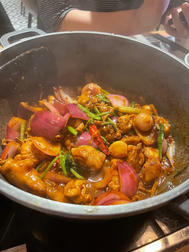 店員會幫你炒這個雞煲,直至可以食才告訴你