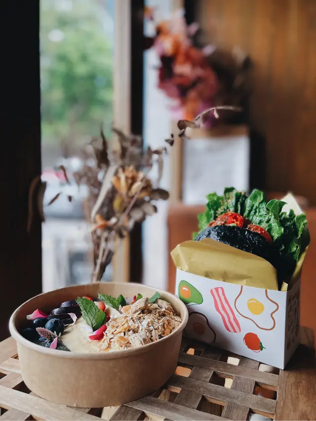 自選竹炭手工比高包:泰式金不換雞肉