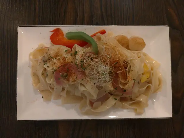 spicy fettuccine with scallop in white wine sauce