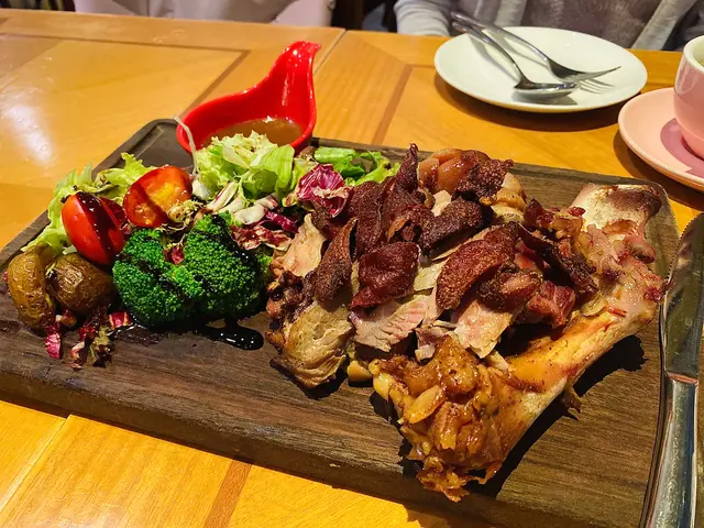 德國脆皮咸豬手