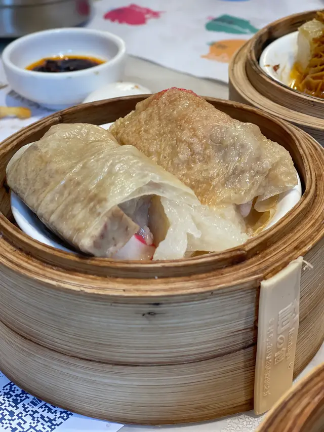 里面件魚肚麻麻哋，件蟹柳顏色好假，麻麻哋