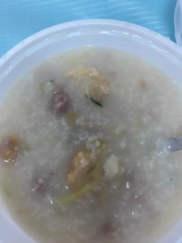 +鬼馬碎牛粥,手拉腸粉+走花生+走外賣餐具+蔥花叉燒腸粉x1