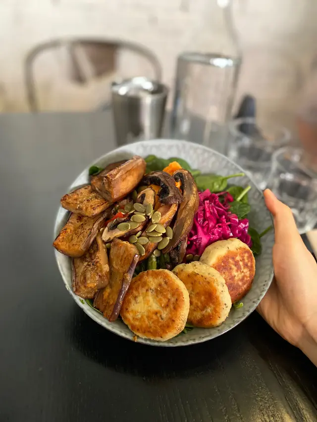 Make  Your  Own  Fama  Bowl