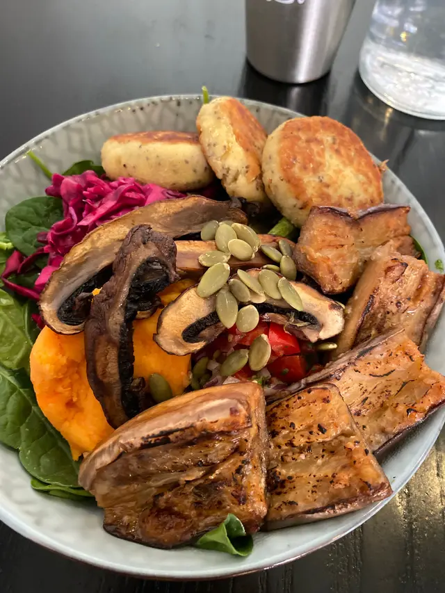 Make  Your  Own  Fama  Bowl