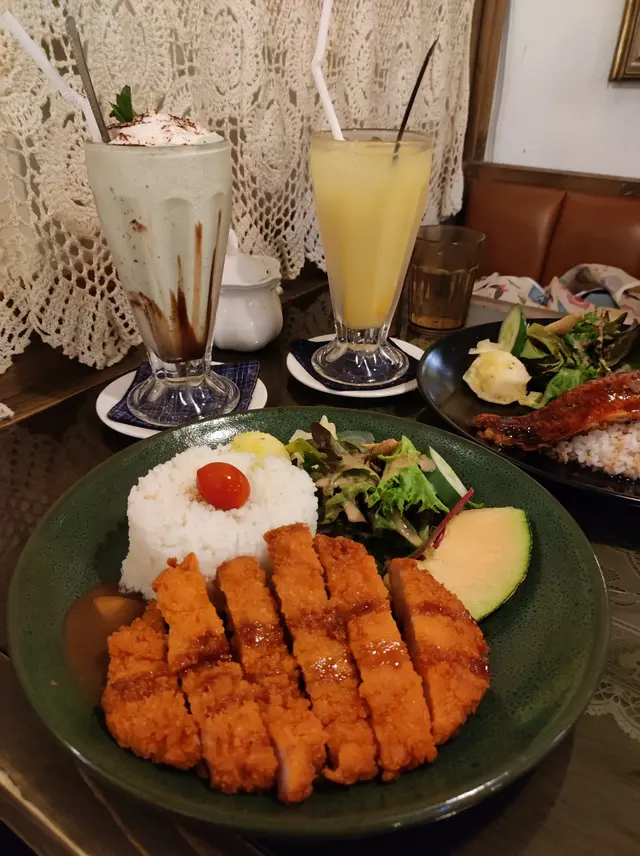 TORIO招牌之青蘋果紅茶咖喱飯配吉列豬扒