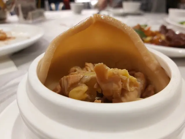椰青燉花膠雞湯
