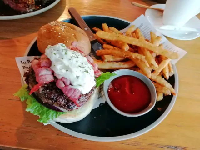 安格思漢堡lunch set