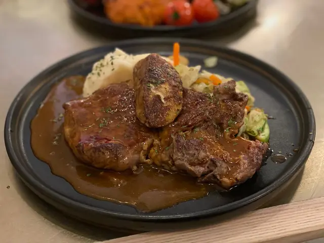 香煎鵝肝美國肉眼扒紅酒燒汁