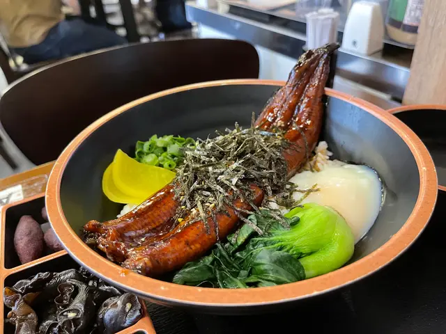 原條蒲燒鰻魚飯