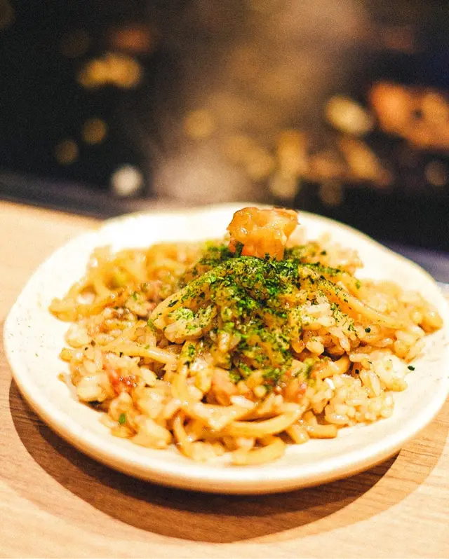 道 頓 堀 名 物 ! 牛 筋 炒 麵 飯