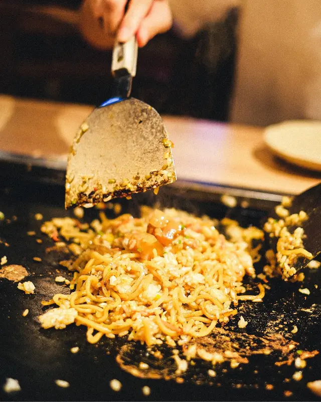 道 頓 堀 名 物 ! 牛 筋 炒 麵 飯