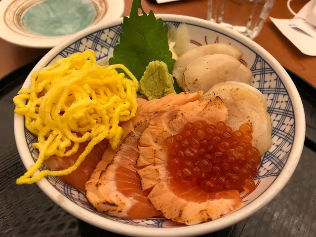 炙燒北海道帶子海鮮丼