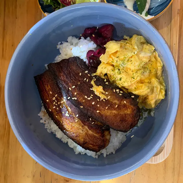 吾卵「系」叉燒飯