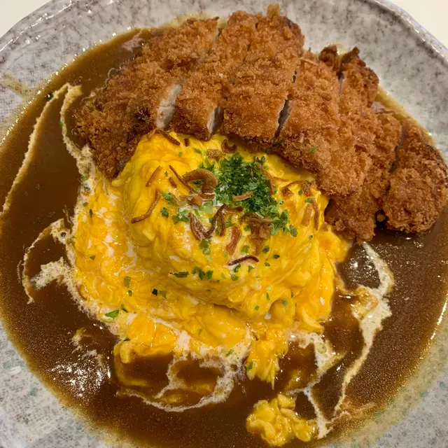 吉列豚肉佐咖哩蛋包飯