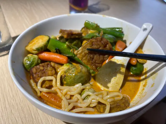 紅咖喱雜菜天貝配蒟蒻麵