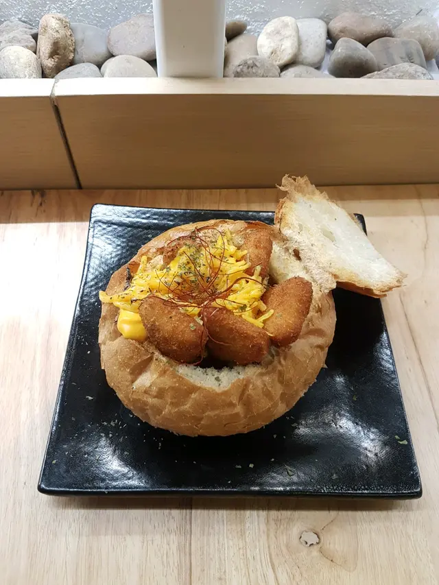 芝士雞寶蕃茄羅勒醬農夫包