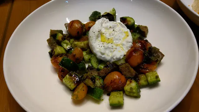 新鮮水牛芝士蕃茄麵包沙律