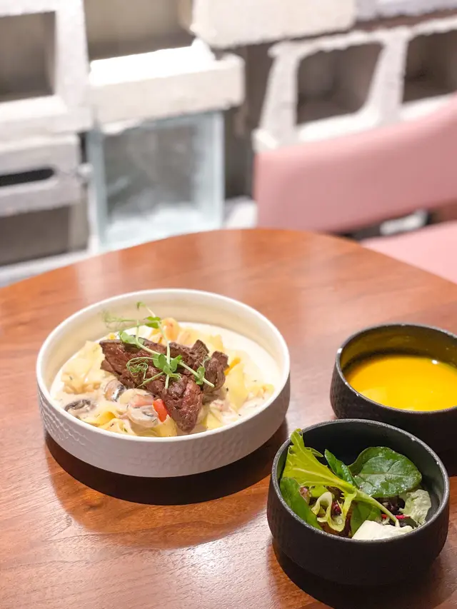 俄羅斯烤牛柳闊條麵