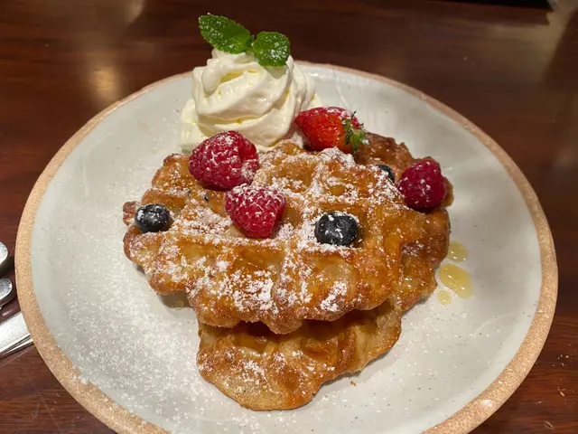 韓式雜莓牛角包窩夫