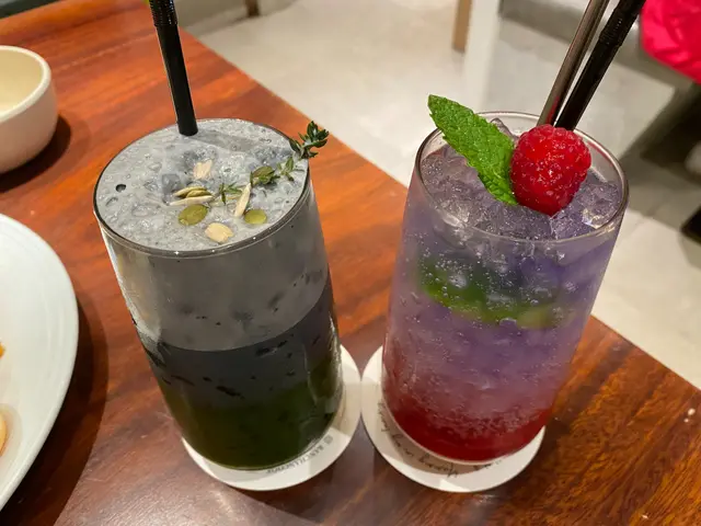 科學怪人之夜(竹炭抹茶), 士多啤梨紅桑子梳打