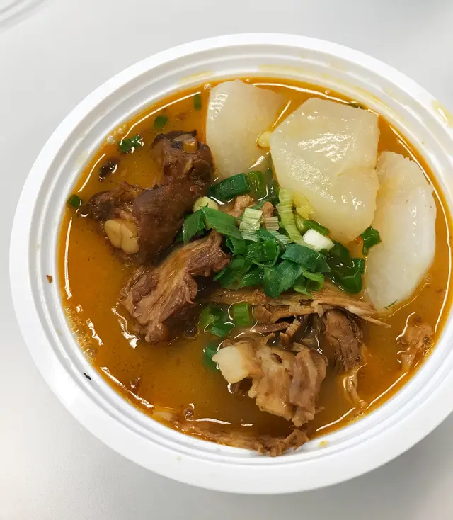 無錫骨金獎腩肉蘿白米線 - 中辣