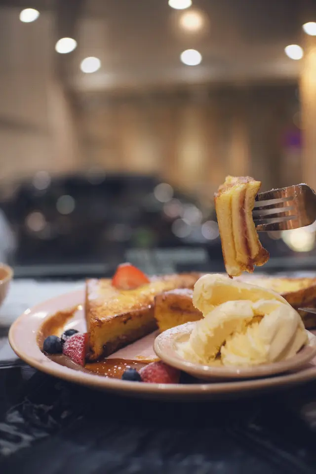 西多士伴鮮醬果雪糕楓糖漿或自家製焦糖醬