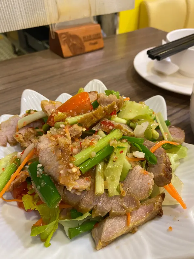 酸辣豬頸肉沙律