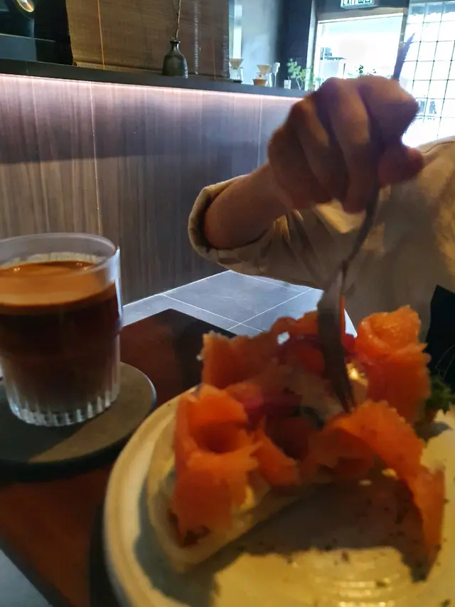 煙三文魚羽衣金蘭waffle + Dirty