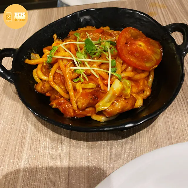 鮮茄豬扒炒烏冬