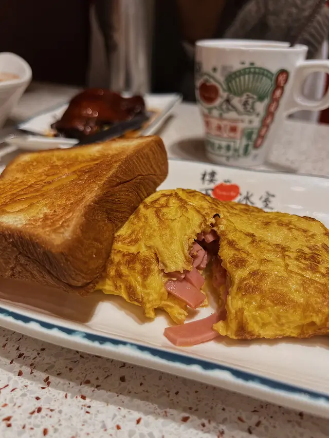 火腿奄列配丹麥多士