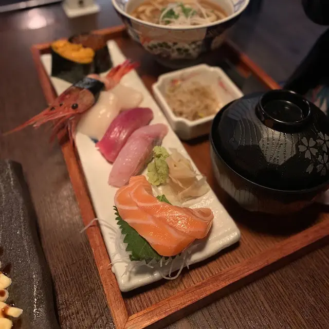 六貫壽司刺身配烏冬